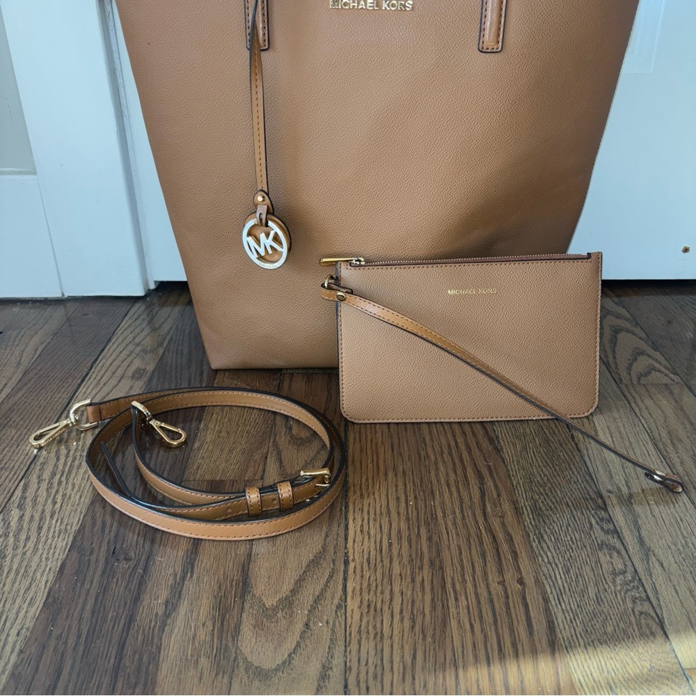 Michael Kors Women’s Hayley Acorn/Oyster Bag - Picture 10 of 15